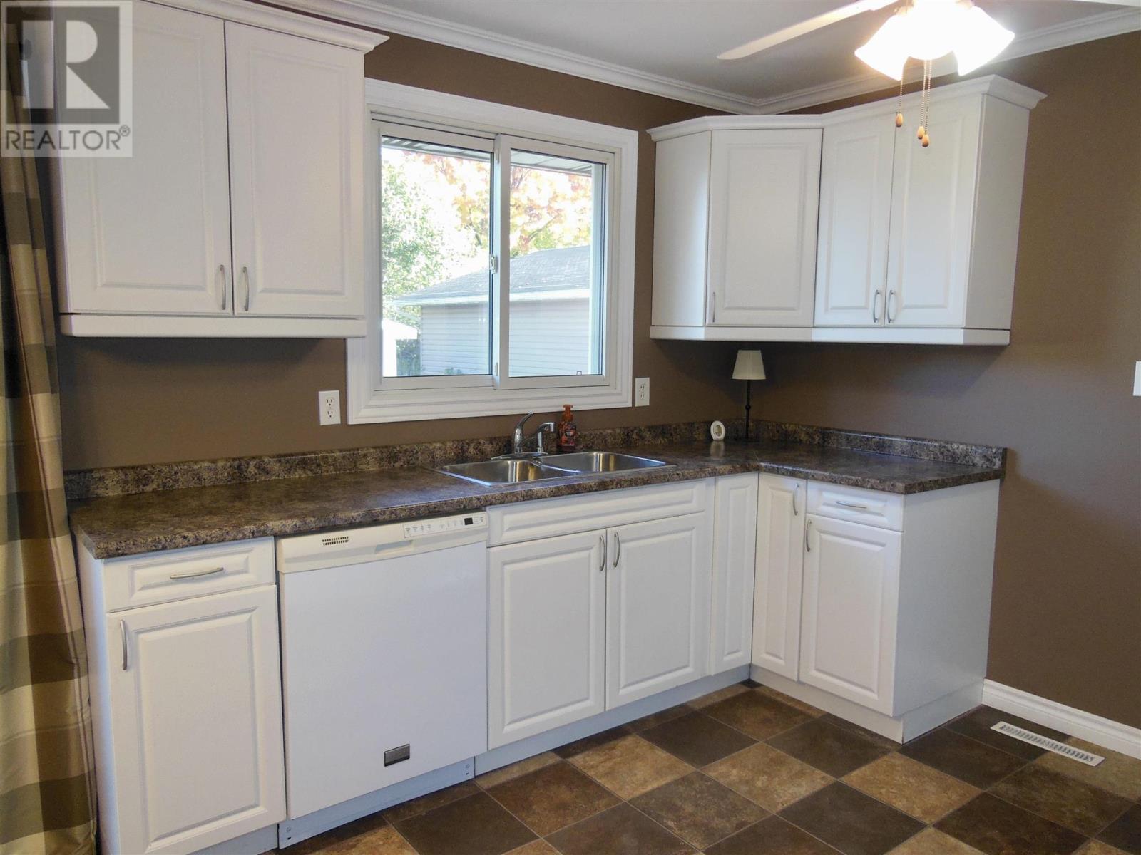 21 Ashgrove Ave, Sault Ste. Marie, Ontario  P6A 4X3 - Photo 8 - SM252988