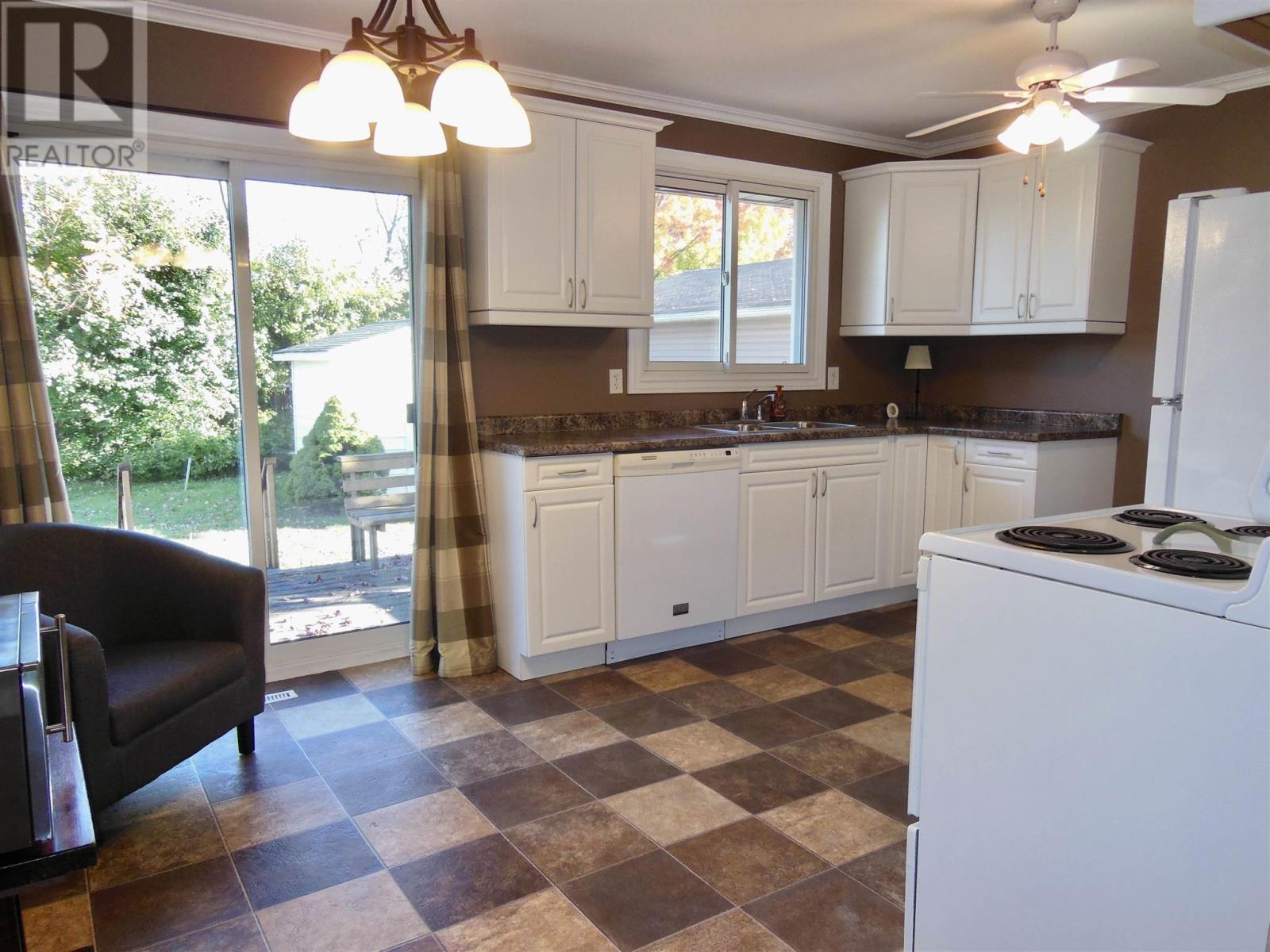 21 Ashgrove Ave, Sault Ste. Marie, Ontario  P6A 4X3 - Photo 9 - SM252988