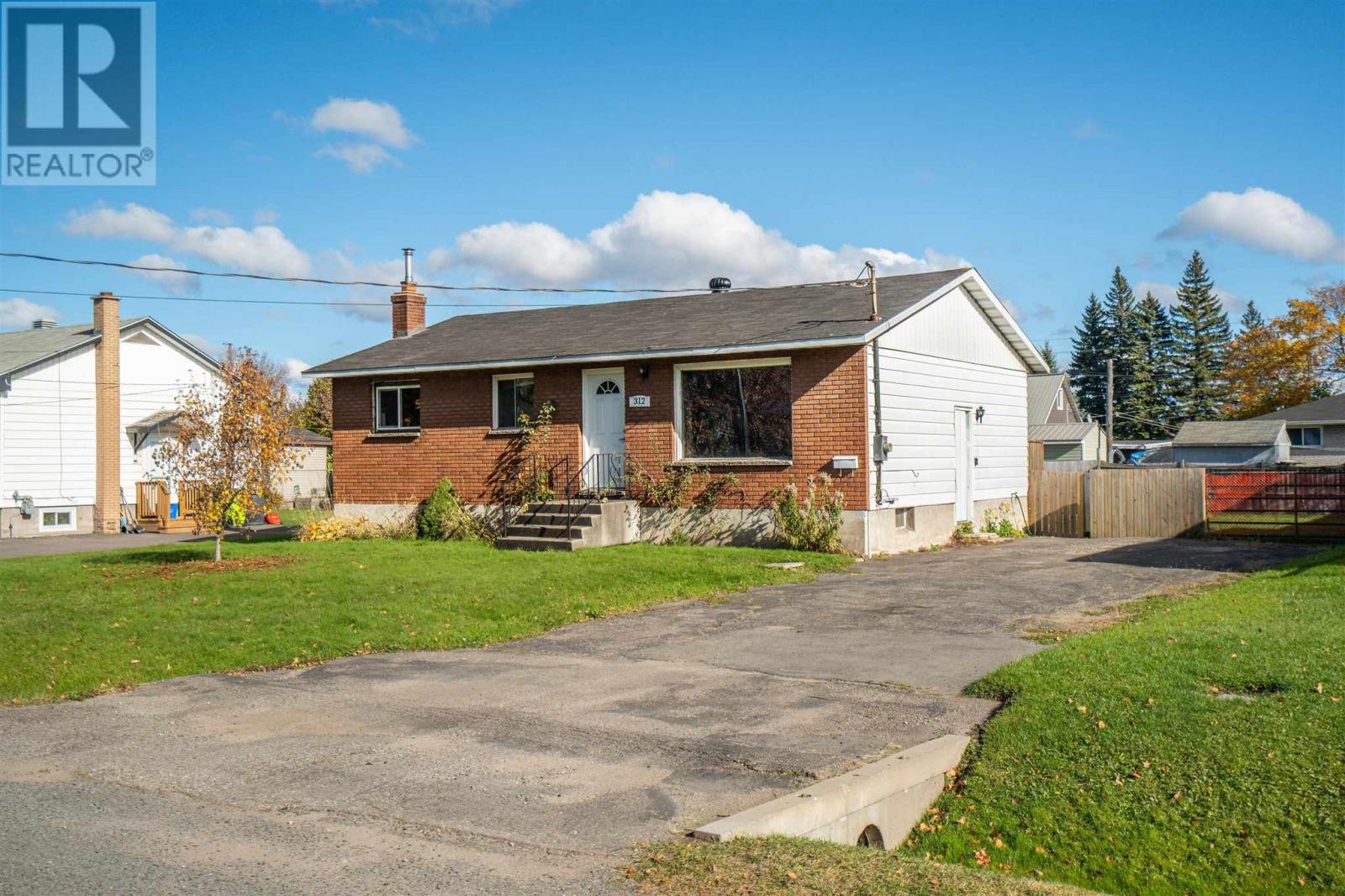 312 Whitney Ave, Sault Ste. Marie, Ontario  P6C 5M1 - Photo 2 - SM253111
