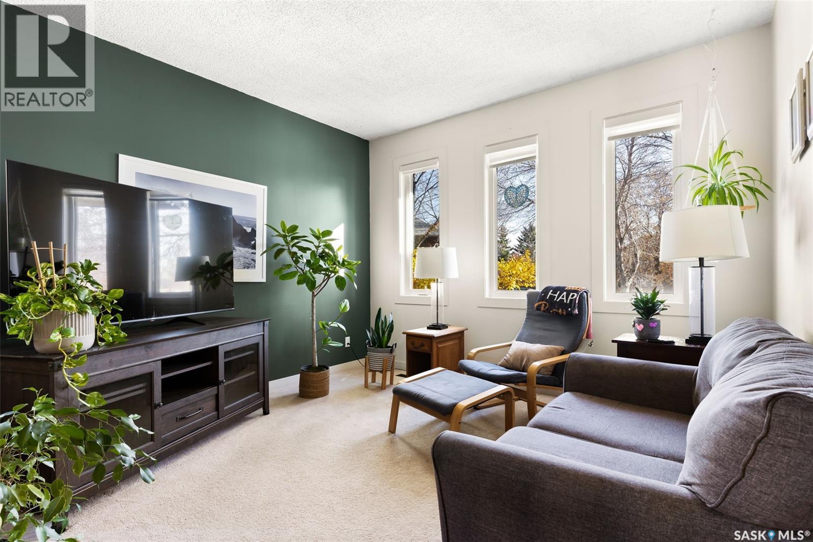 238 Hector Crescent N, Regina, Saskatchewan  S4Y 1C6 - Photo 4 - SK021862