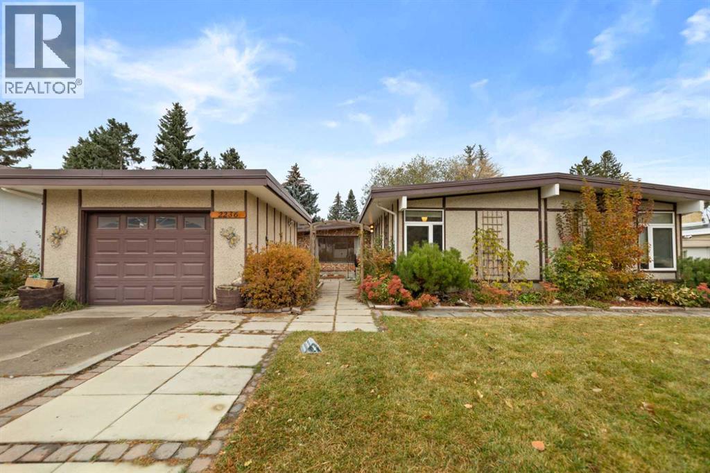 2236 98 Avenue SW, Calgary, Alberta