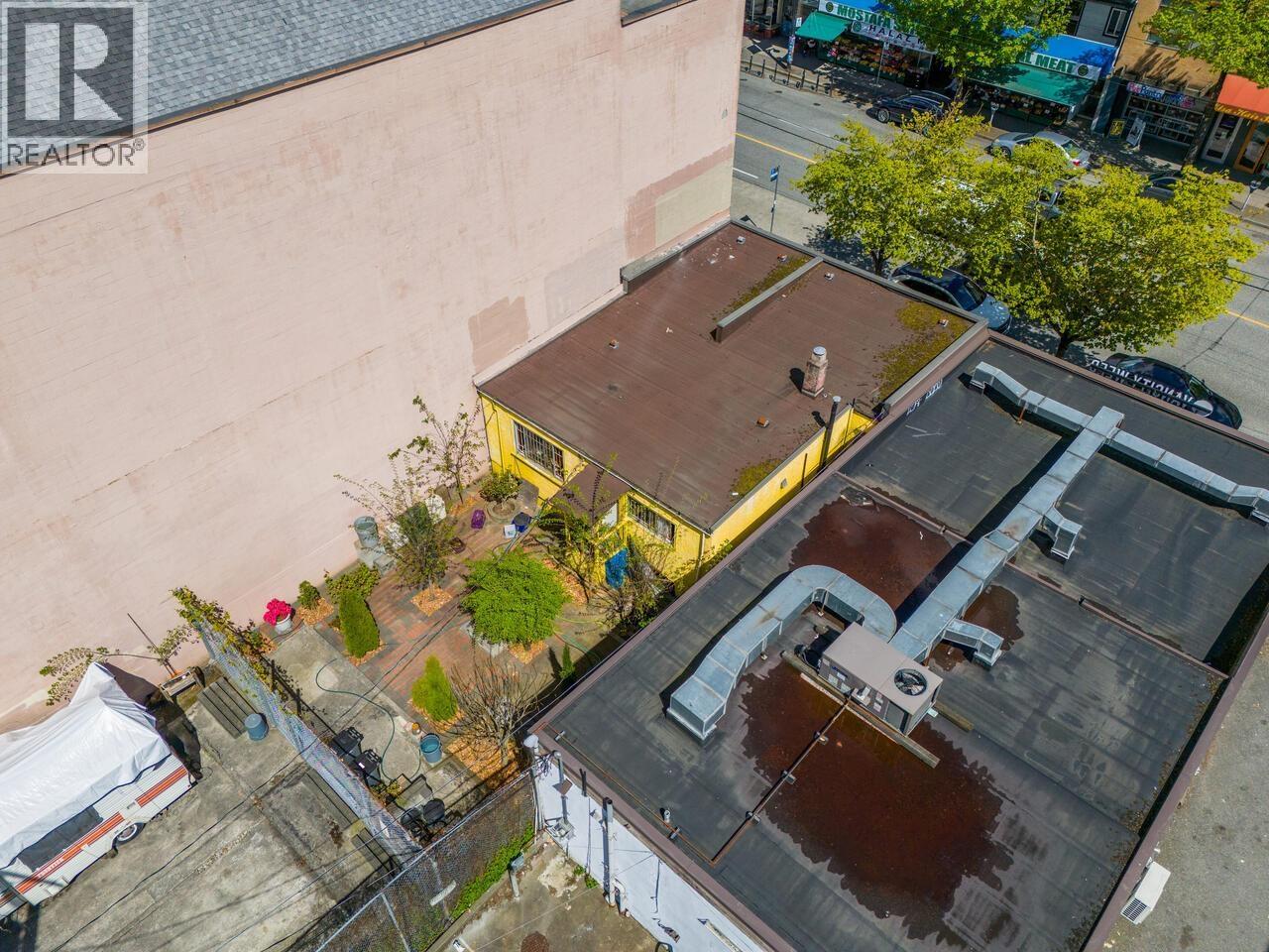 Listing Picture 13 of 28 : 2211 COMMERCIAL DRIVE, Vancouver / 溫哥華 - 魯藝地產 Yvonne Lu Group - MLS Medallion Club Member