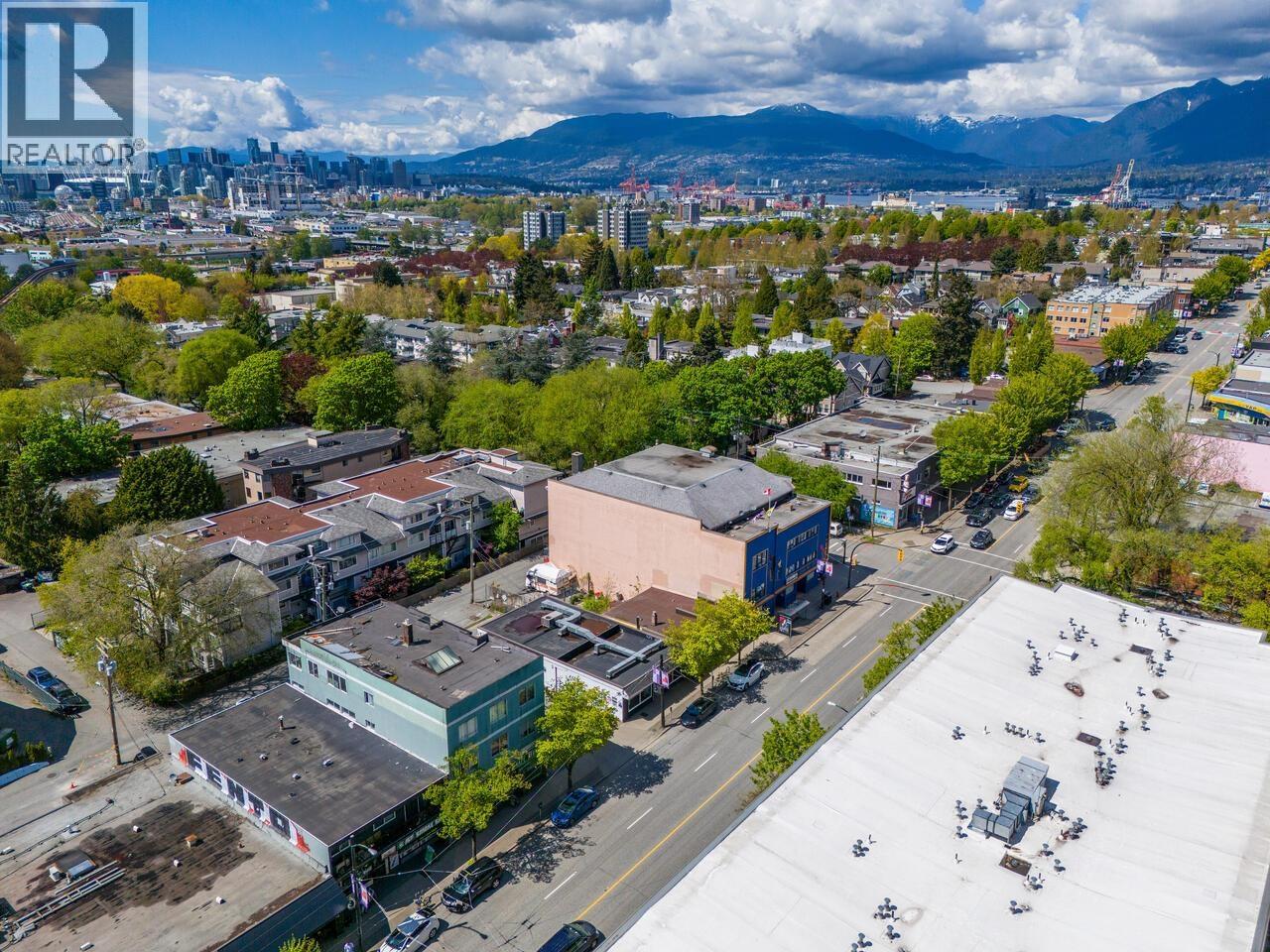 Listing Picture 19 of 28 : 2211 COMMERCIAL DRIVE, Vancouver / 溫哥華 - 魯藝地產 Yvonne Lu Group - MLS Medallion Club Member