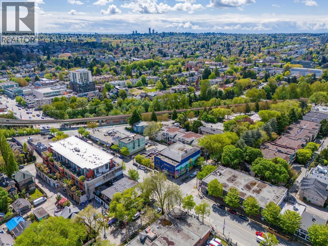 Listing Picture 22 of 28 : 2211 COMMERCIAL DRIVE, Vancouver / 溫哥華 - 魯藝地產 Yvonne Lu Group - MLS Medallion Club Member