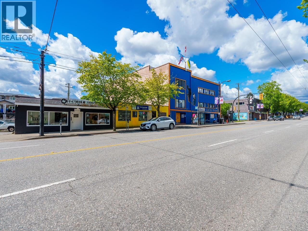 Listing Picture 5 of 28 : 2211 COMMERCIAL DRIVE, Vancouver / 溫哥華 - 魯藝地產 Yvonne Lu Group - MLS Medallion Club Member