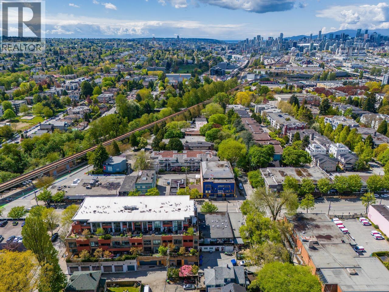 Listing Picture 21 of 28 : 2211 COMMERCIAL DRIVE, Vancouver / 溫哥華 - 魯藝地產 Yvonne Lu Group - MLS Medallion Club Member