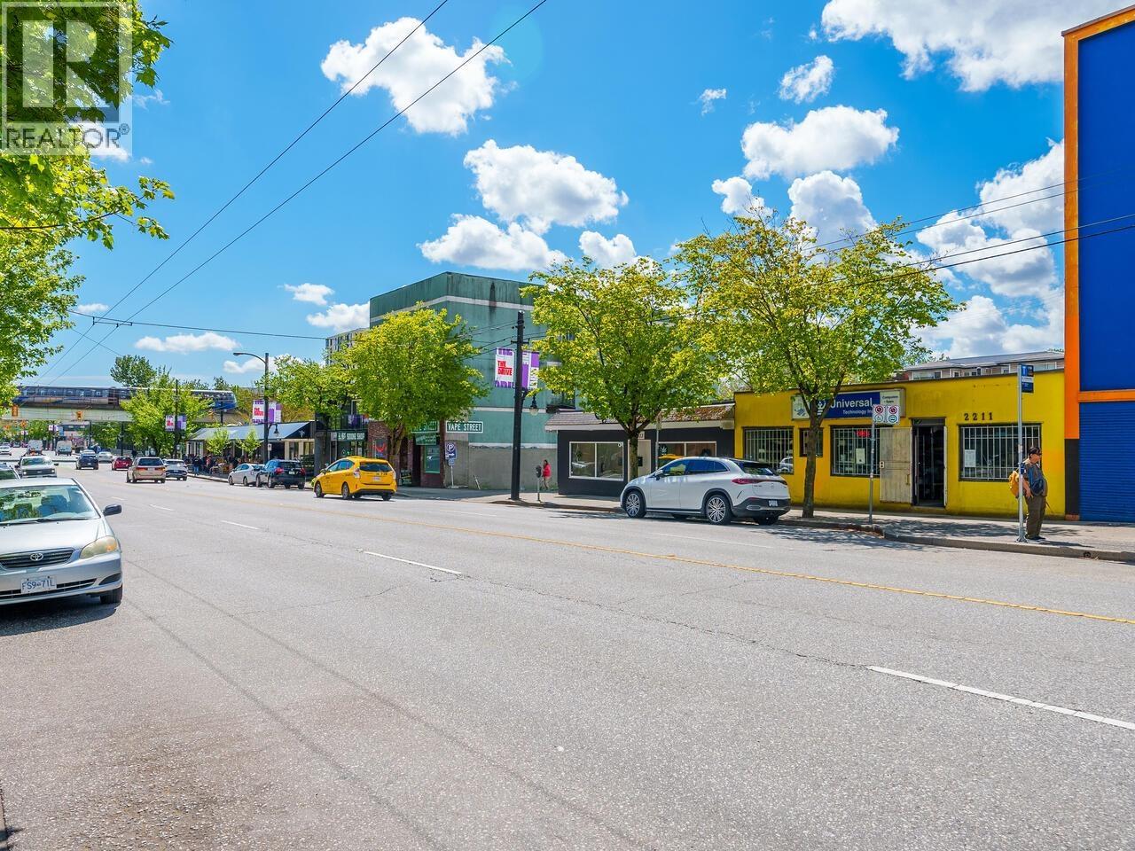 Listing Picture 6 of 28 : 2211 COMMERCIAL DRIVE, Vancouver / 溫哥華 - 魯藝地產 Yvonne Lu Group - MLS Medallion Club Member