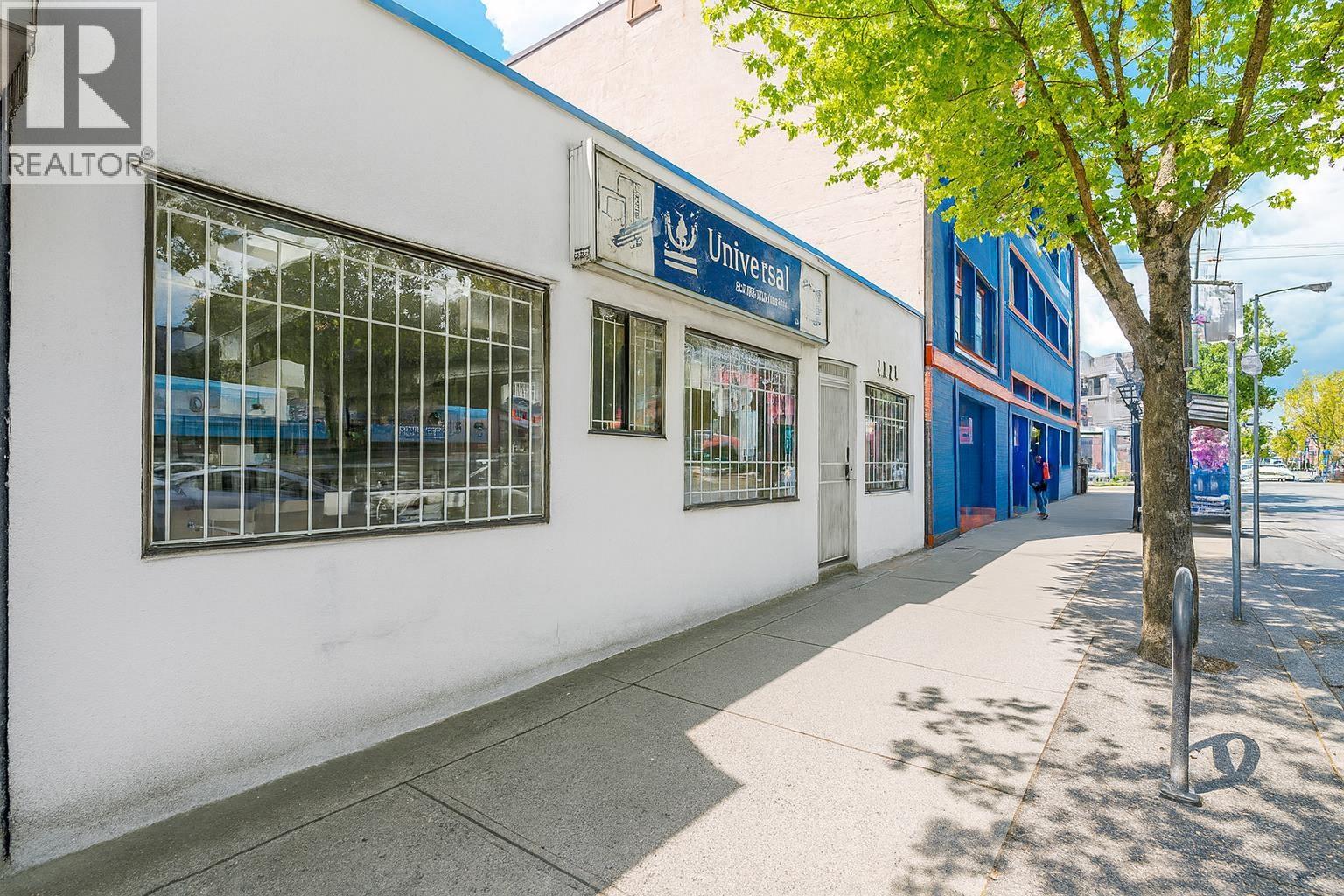 Listing Picture 3 of 28 : 2211 COMMERCIAL DRIVE, Vancouver / 溫哥華 - 魯藝地產 Yvonne Lu Group - MLS Medallion Club Member