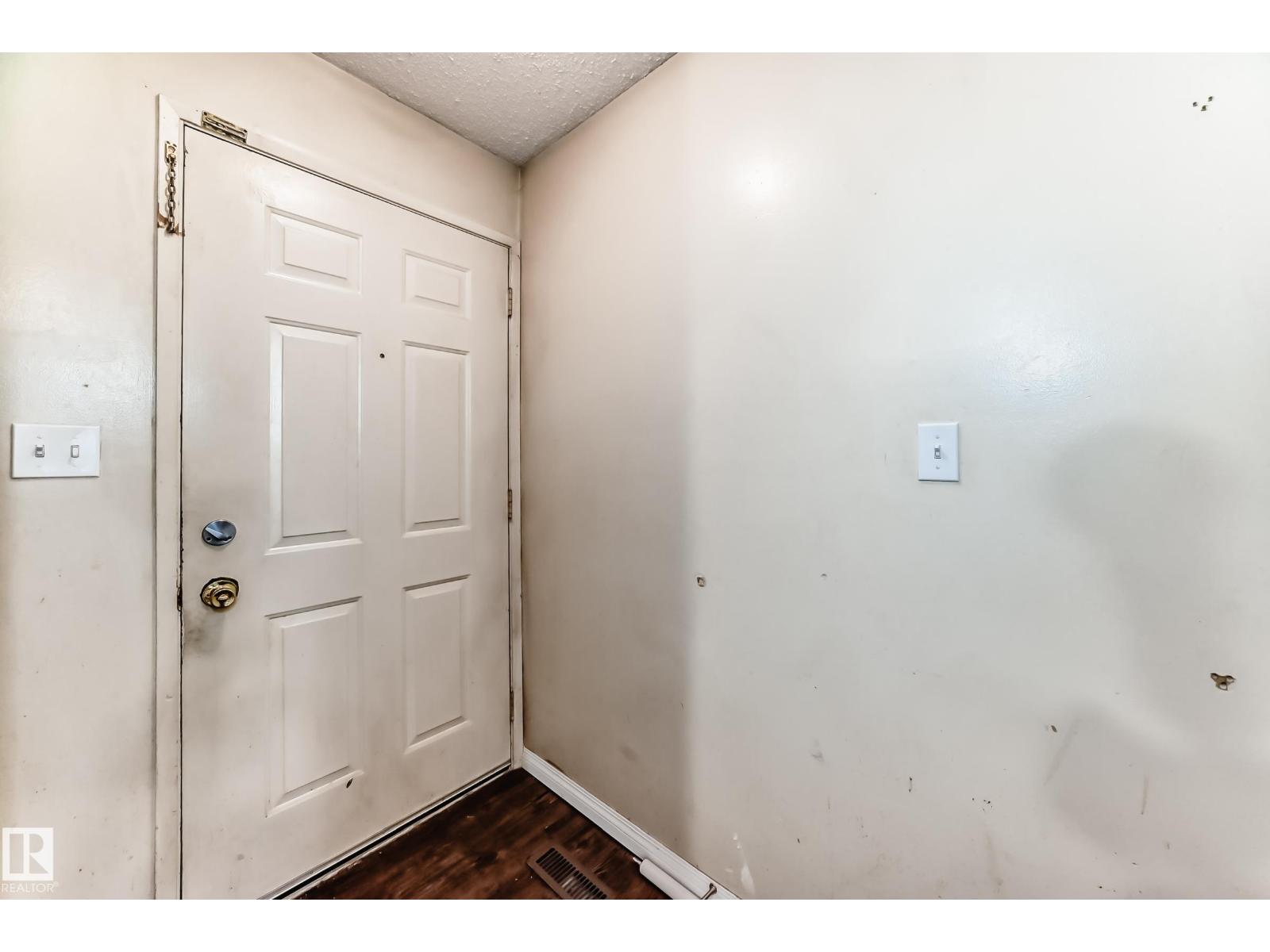 12607 161 Av Nw, Edmonton, Alberta  T5X 4W7 - Photo 2 - E4463892