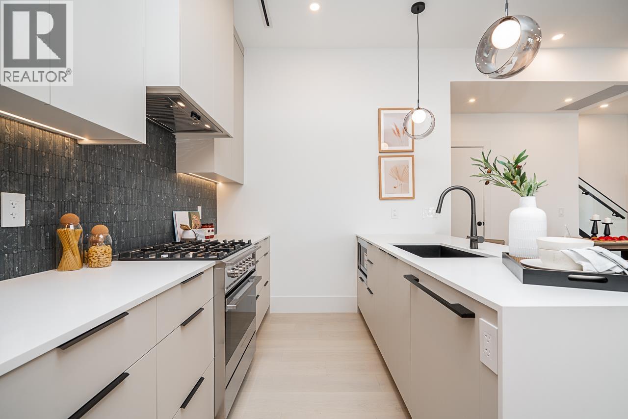 1 2460 Adanac Street, Vancouver, British Columbia  V5K 2M4 - Photo 12 - R3062924