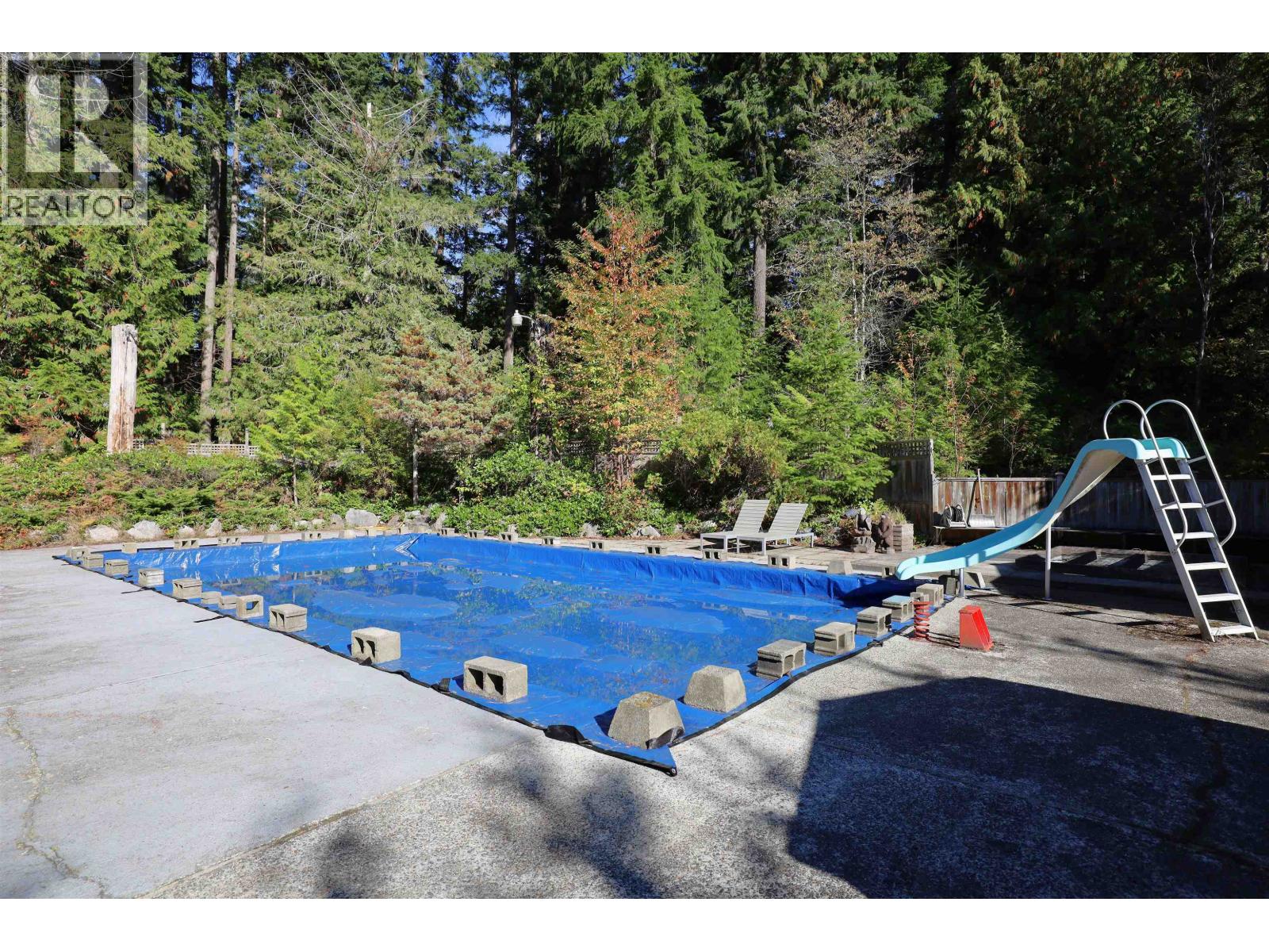 588 Veterans Road, Gibsons, British Columbia  V0N 1V4 - Photo 2 - R3062909