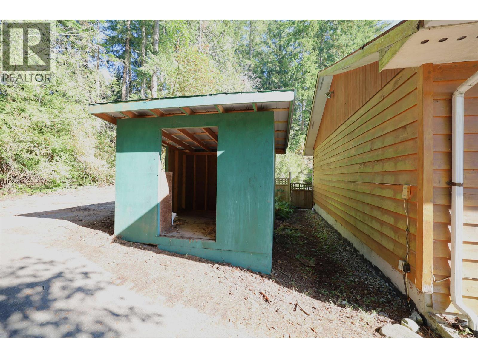 588 Veterans Road, Gibsons, British Columbia  V0N 1V4 - Photo 30 - R3062909