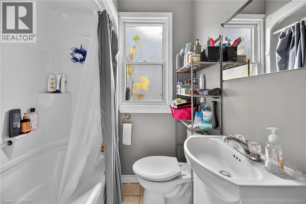 230 Broadway Avenue, Hamilton, Ontario  L8S 2W6 - Photo 14 - 40783697