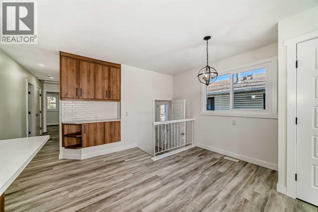 946 Berkley Drive Nw, Calgary, Alberta  T3K 1A2 - Photo 10 - A2264876