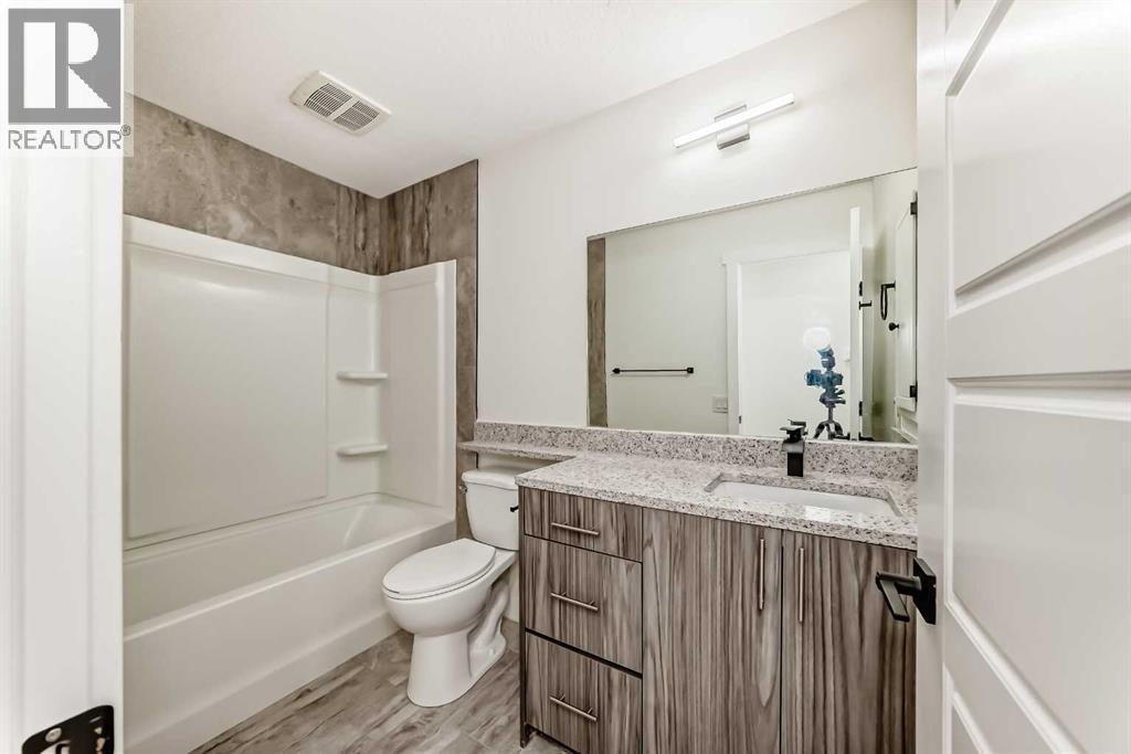 946 Berkley Drive Nw, Calgary, Alberta  T3K 1A2 - Photo 25 - A2264876