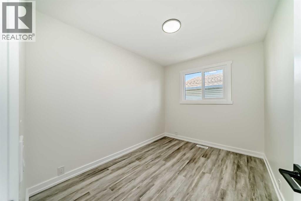 946 Berkley Drive Nw, Calgary, Alberta  T3K 1A2 - Photo 23 - A2264876