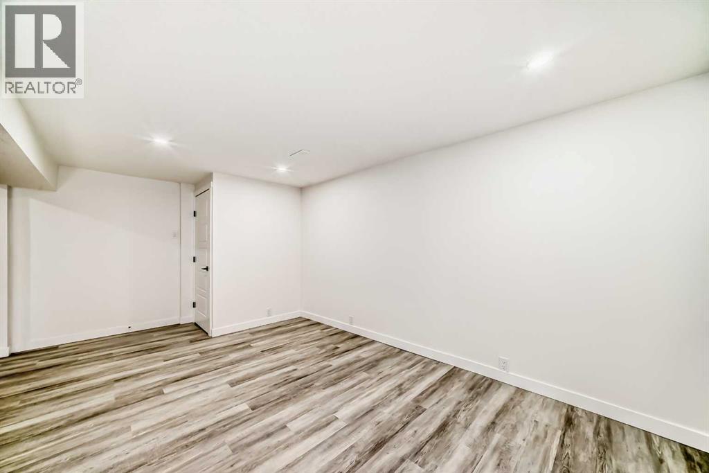 946 Berkley Drive Nw, Calgary, Alberta  T3K 1A2 - Photo 28 - A2264876