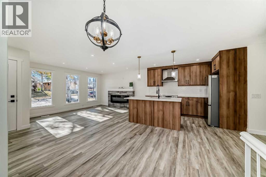 946 Berkley Drive Nw, Calgary, Alberta  T3K 1A2 - Photo 11 - A2264876