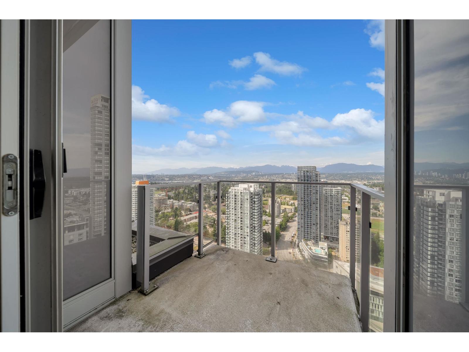 3705 13438 Central Avenue, Surrey, British Columbia  V3T 0N2 - Photo 10 - R3062951