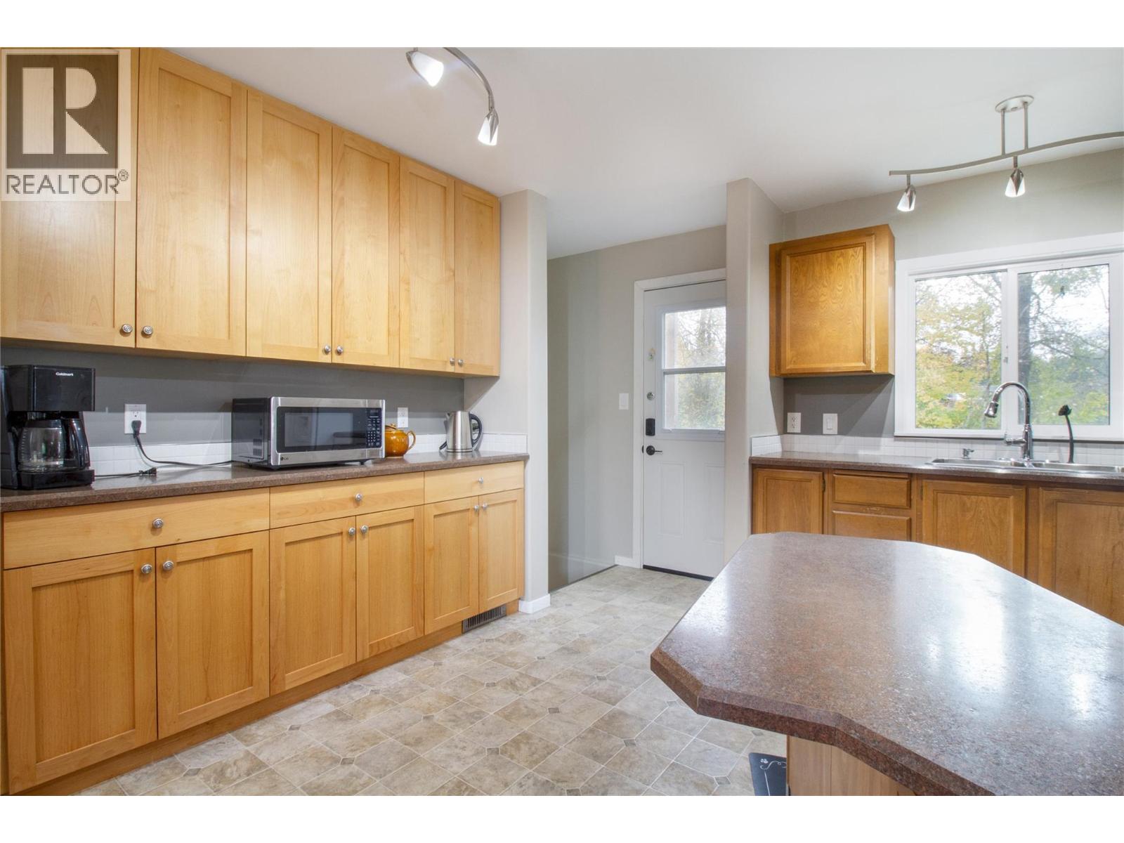 712 Begbie Road, Revelstoke, British Columbia  V0E 2S0 - Photo 8 - 10365407