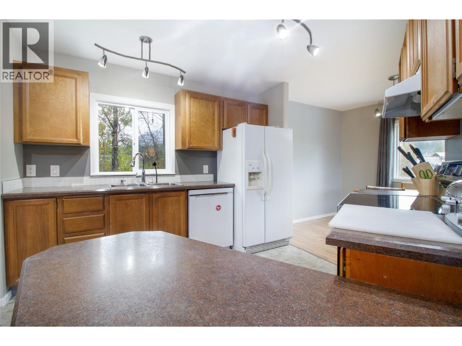 712 Begbie Road, Revelstoke, British Columbia  V0E 2S0 - Photo 9 - 10365407