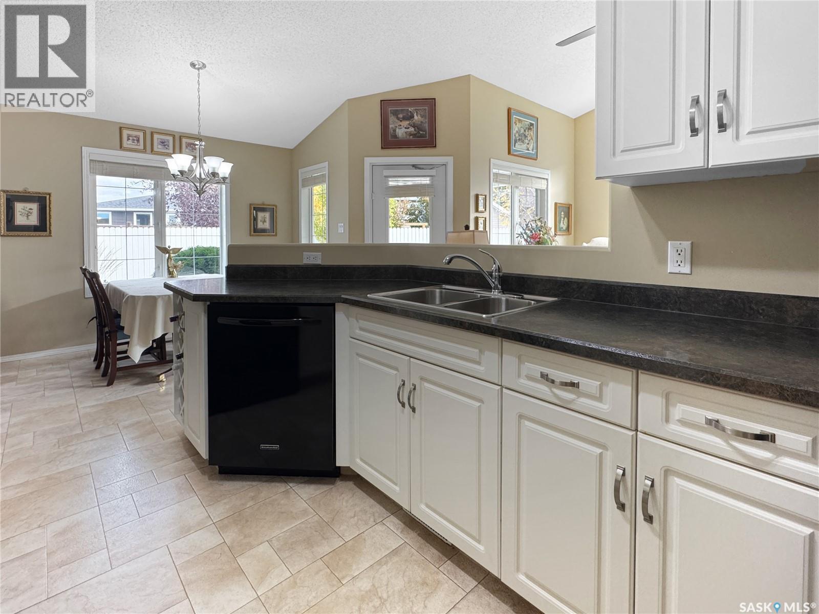 6 Wren Court, North Battleford, Saskatchewan  S9A 3Z3 - Photo 8 - SK019736