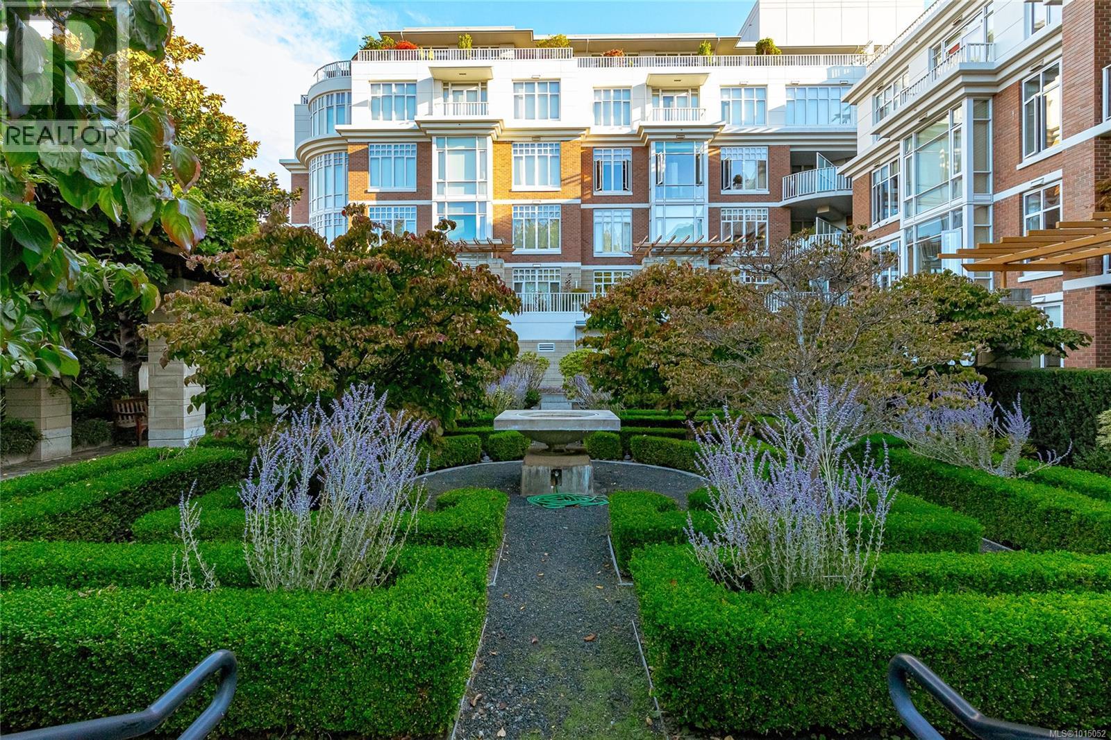 214 999 Burdett Ave, Victoria, British Columbia