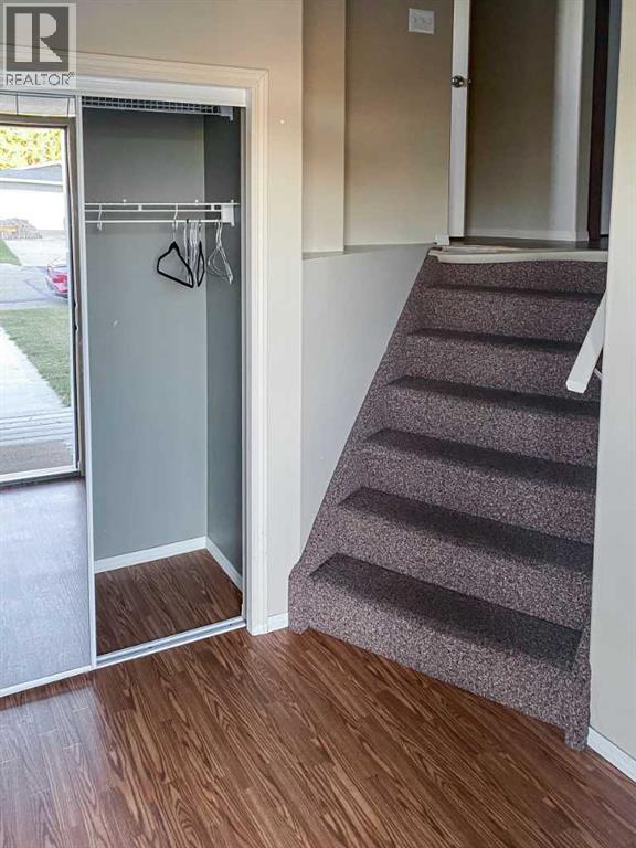 7023 Deer Street, Lacombe, Alberta  T4L 1Y9 - Photo 3 - A2265842