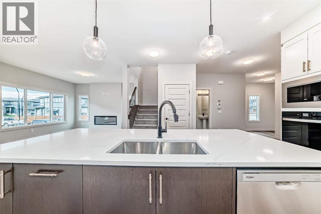 146 Saddlebred Place, Cochrane, Alberta  T4C 3E6 - Photo 6 - A2267335