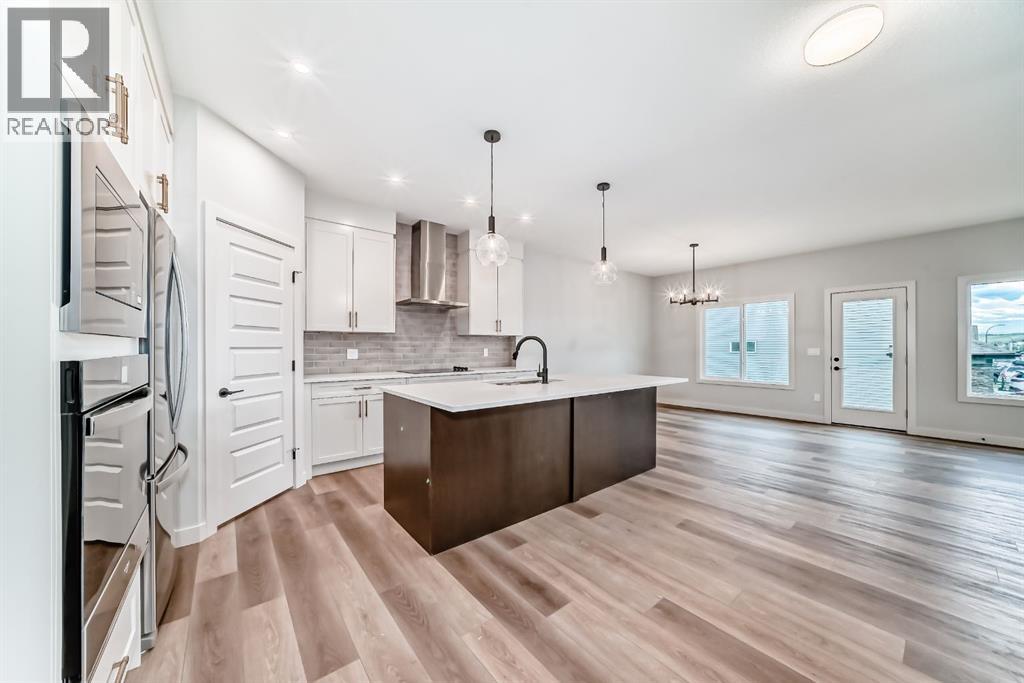 146 Saddlebred Place, Cochrane, Alberta  T4C 3E6 - Photo 4 - A2267335