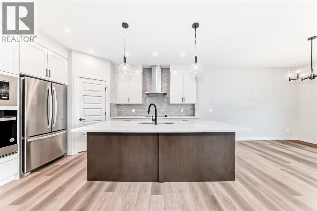 146 Saddlebred Place, Cochrane, Alberta  T4C 3E6 - Photo 3 - A2267335