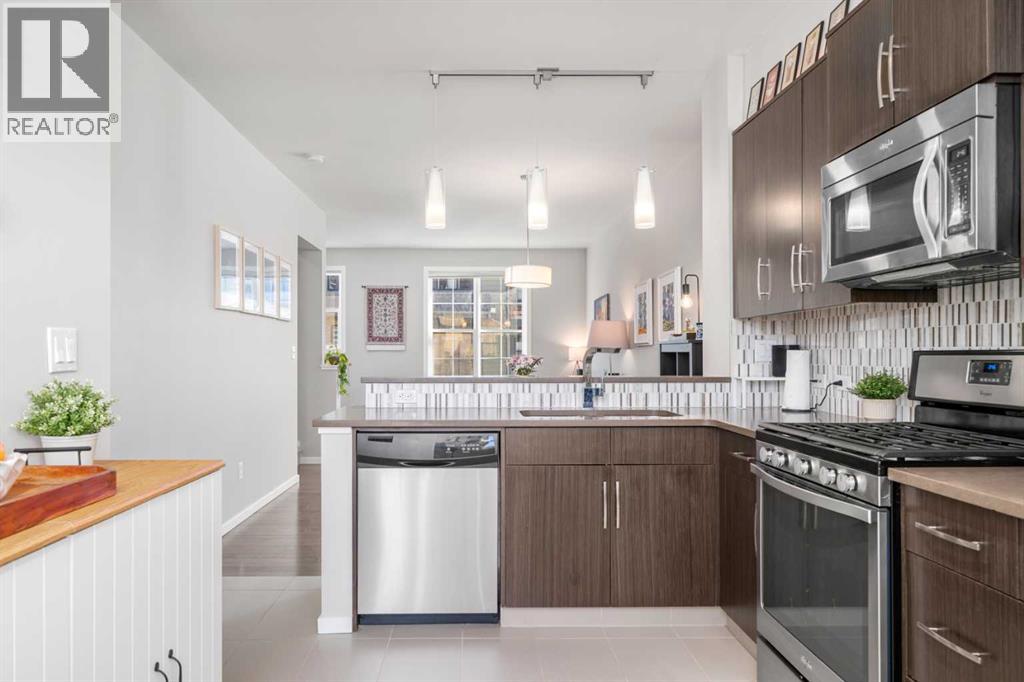 444 Ascot Circle Sw, Calgary, Alberta  T3H 0X3 - Photo 3 - A2267250