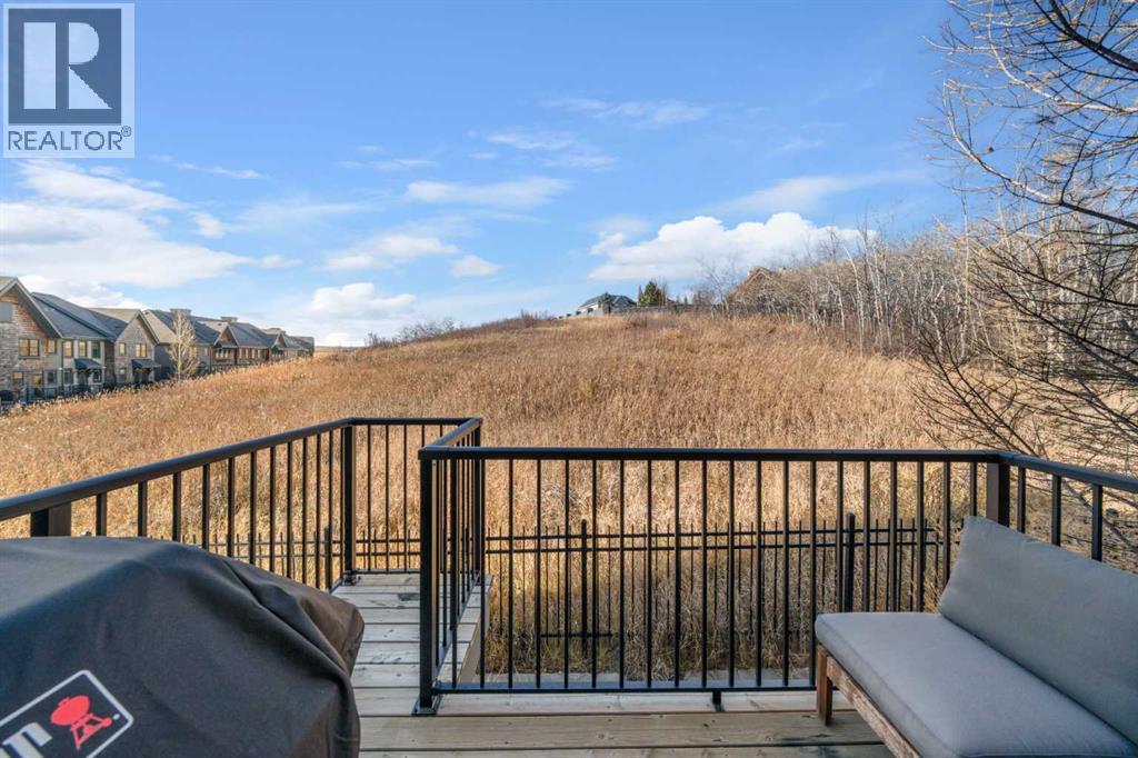 444 Ascot Circle Sw, Calgary, Alberta  T3H 0X3 - Photo 4 - A2267250