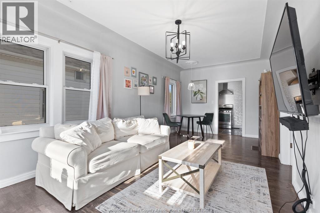 376 Lauzon, Windsor, Ontario  N8S 3L9 - Photo 4 - 25025553