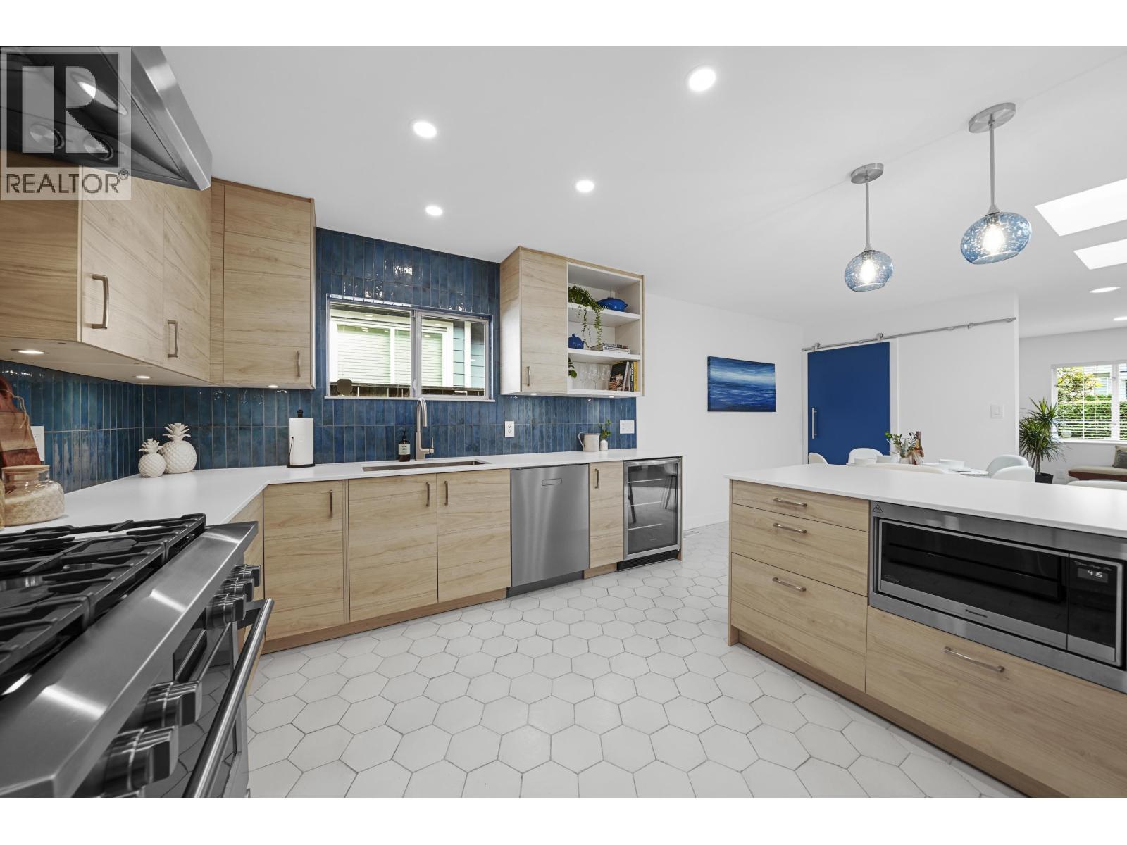 1412 HOPE ROAD, North Vancouver, British Columbia