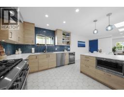 1412 HOPE ROAD, North Vancouver, British Columbia