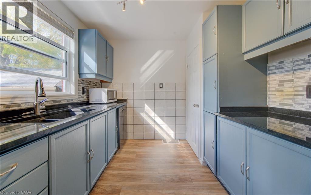 9 Kehl Street, Kitchener, Ontario  N2M 3T8 - Photo 4 - 40783857