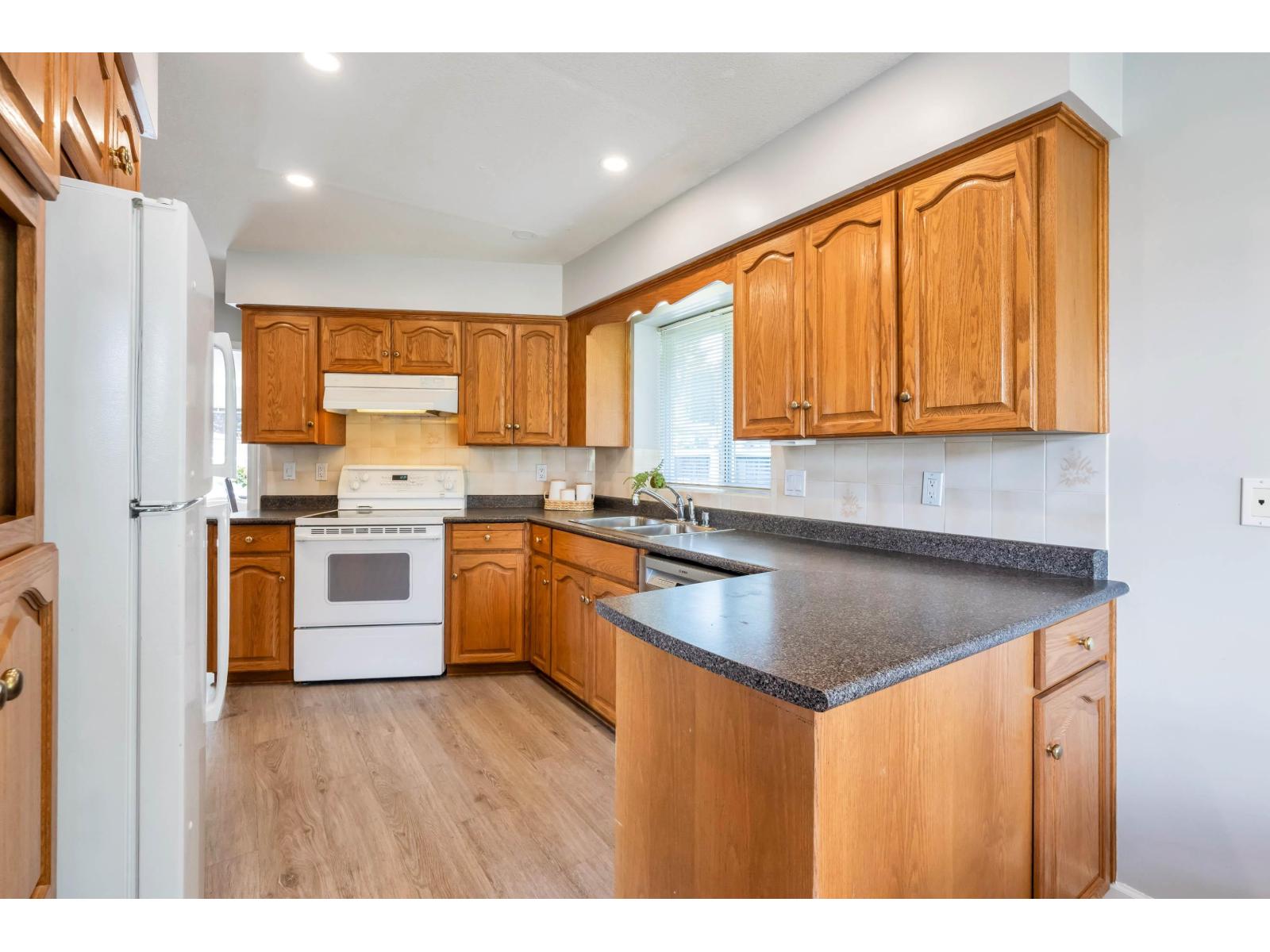 16339 95th Avenue, Surrey, British Columbia  V4N 3C5 - Photo 12 - R3061910