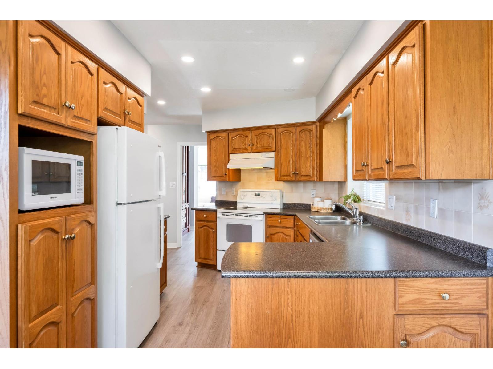 16339 95th Avenue, Surrey, British Columbia  V4N 3C5 - Photo 11 - R3061910