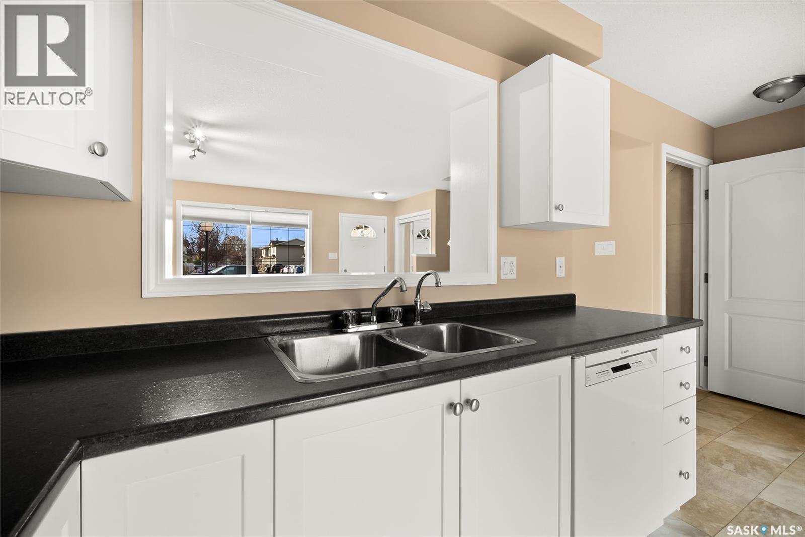 2750 Cranbourn Crescent, Regina, Saskatchewan  S4V 3C1 - Photo 8 - SK021955