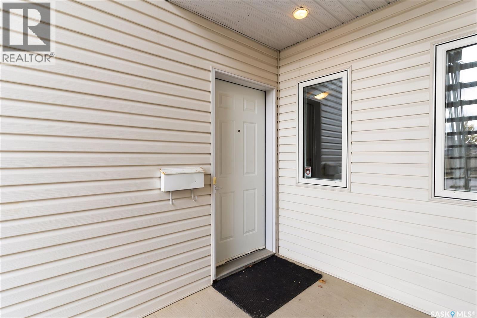 3918 7th Avenue E, Regina, Saskatchewan  S4N 7L9 - Photo 3 - SK021954