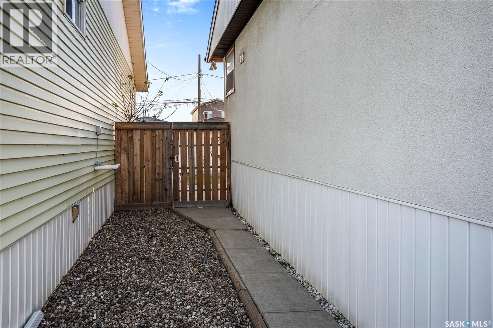 2072 Harvey Street, Regina, Saskatchewan  S4N 2M7 - Photo 26 - SK021953