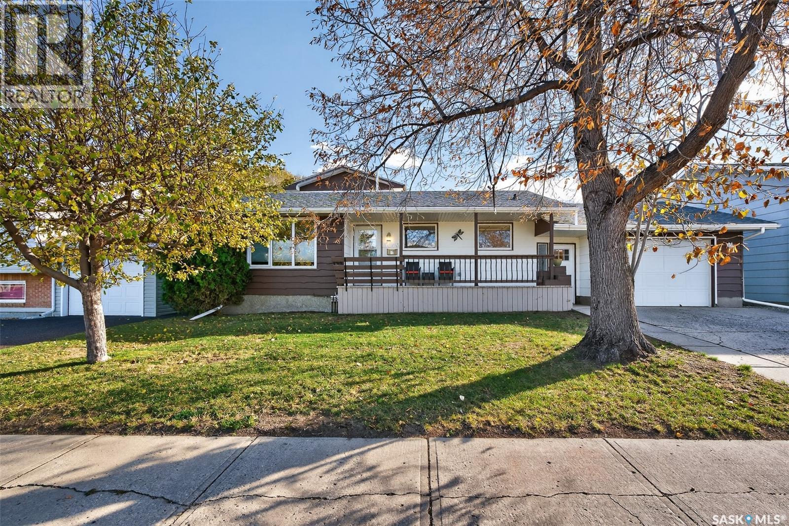 1305 Princess Crescent, Moose Jaw, Saskatchewan  S6H 6V7 - Photo 2 - SK021925