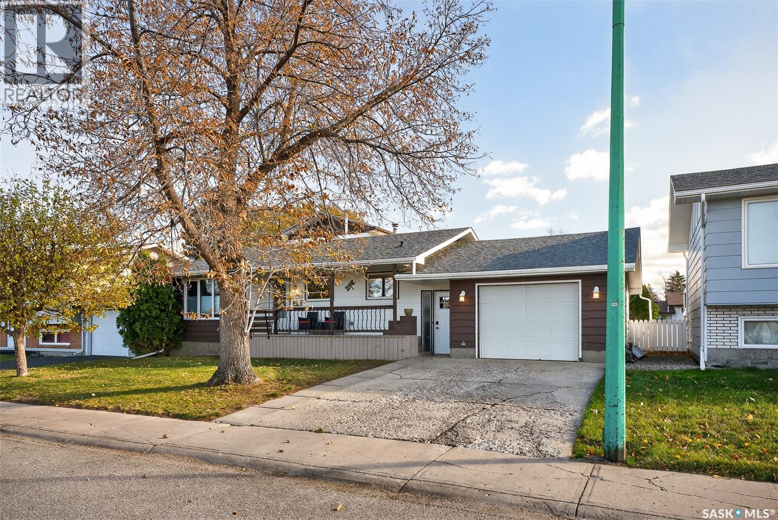 1305 Princess Crescent, Moose Jaw, Saskatchewan  S6H 6V7 - Photo 3 - SK021925