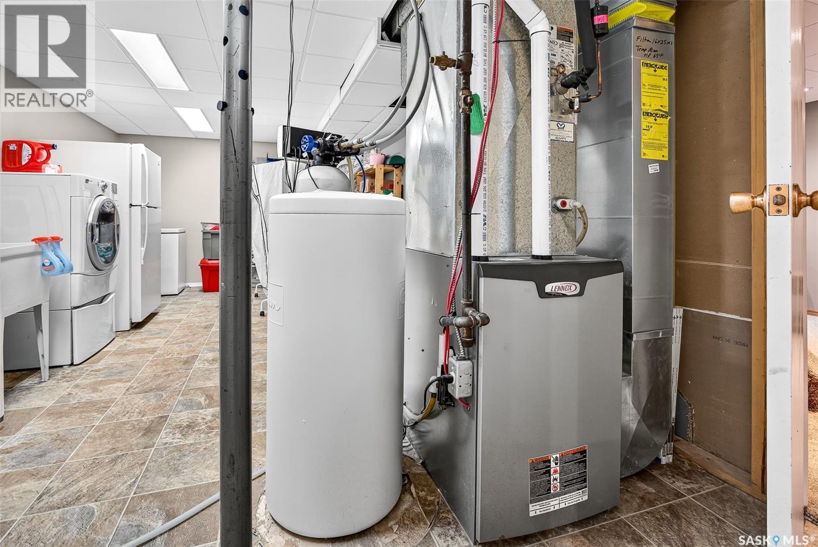 1305 Princess Crescent, Moose Jaw, Saskatchewan  S6H 6V7 - Photo 47 - SK021925