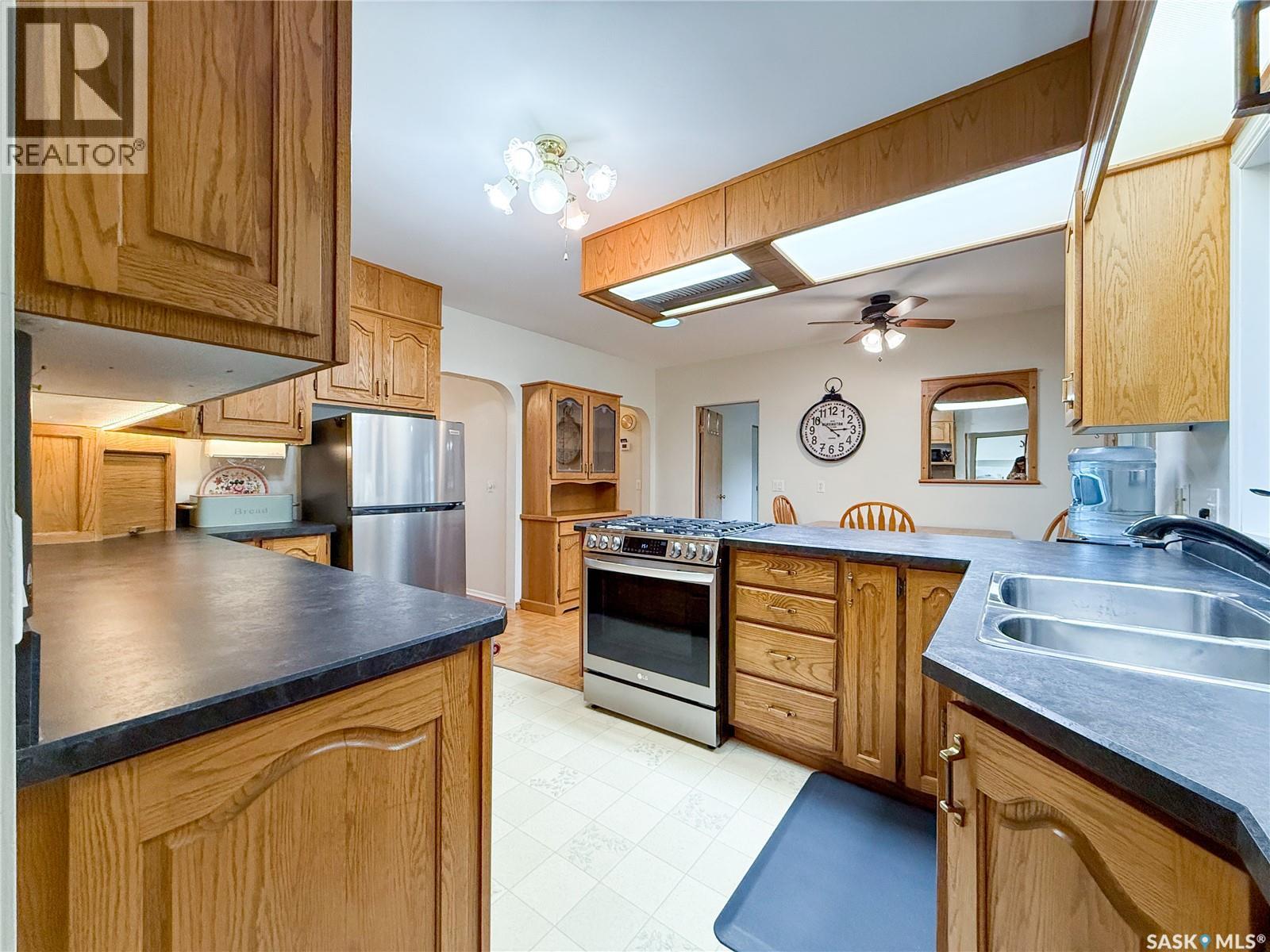 220 1st Street W, Ponteix, Saskatchewan  S0N 1Z0 - Photo 10 - SK021875