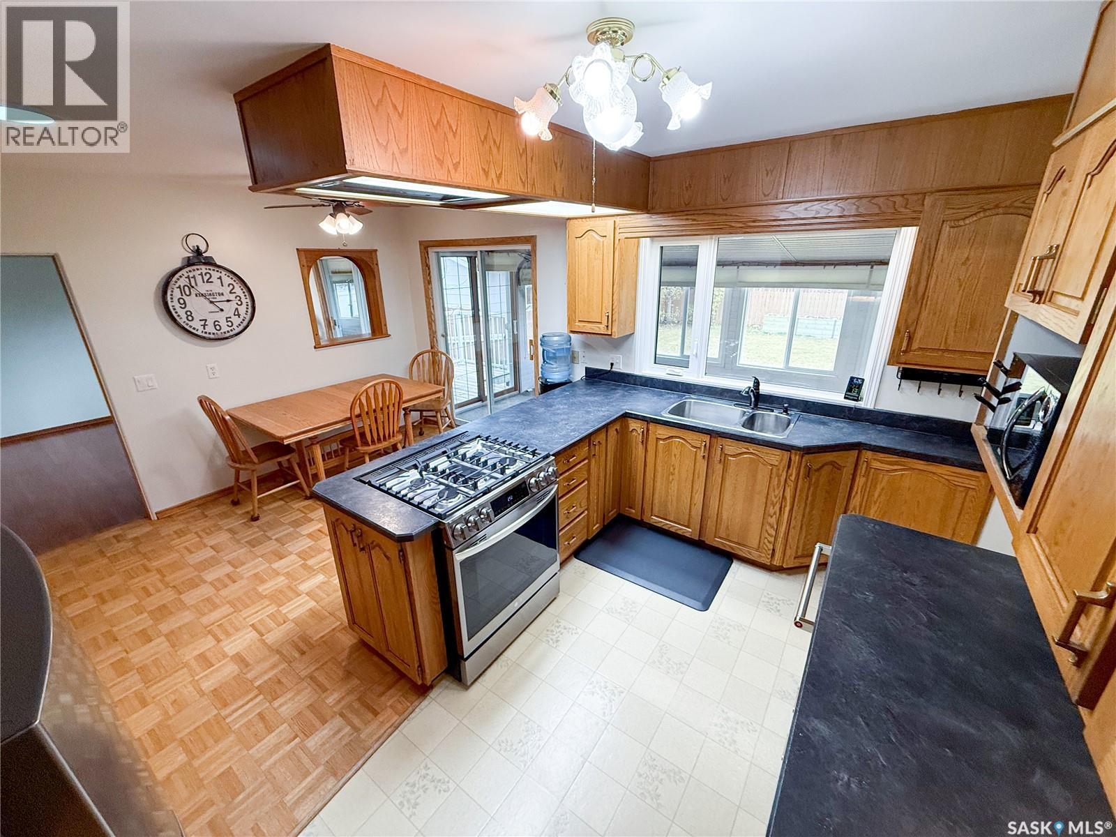 220 1st Street W, Ponteix, Saskatchewan  S0N 1Z0 - Photo 12 - SK021875