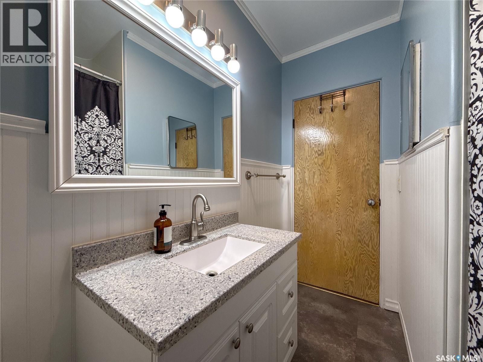 220 1st Street W, Ponteix, Saskatchewan  S0N 1Z0 - Photo 27 - SK021875