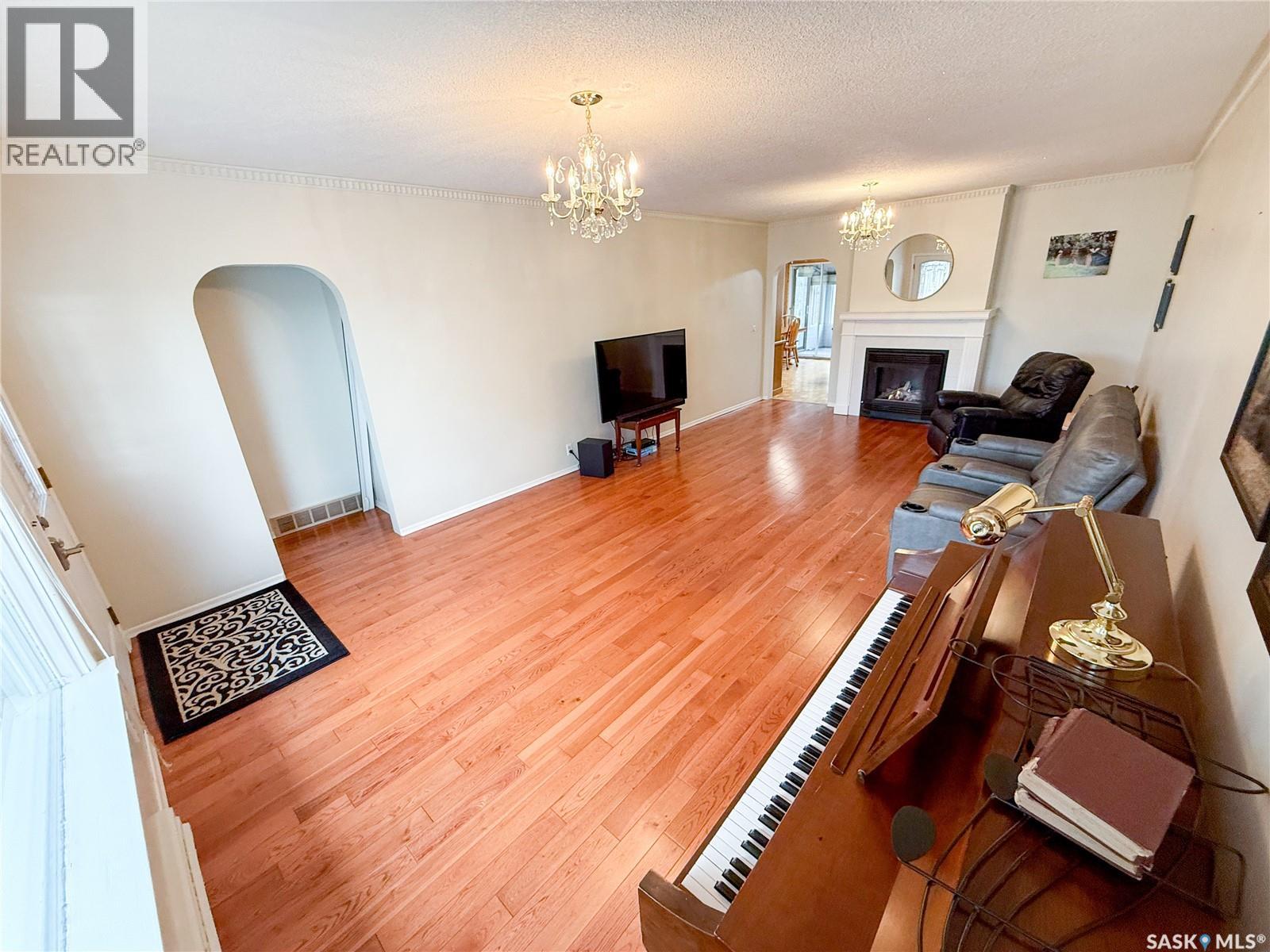 220 1st Street W, Ponteix, Saskatchewan  S0N 1Z0 - Photo 3 - SK021875