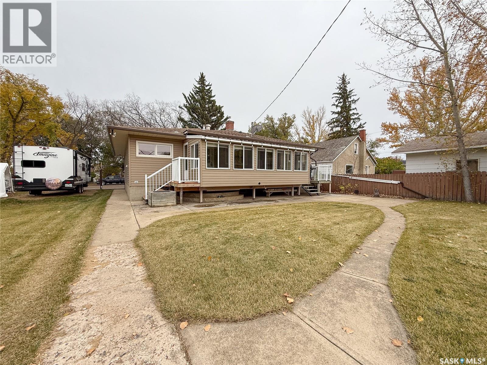 220 1st Street W, Ponteix, Saskatchewan  S0N 1Z0 - Photo 47 - SK021875
